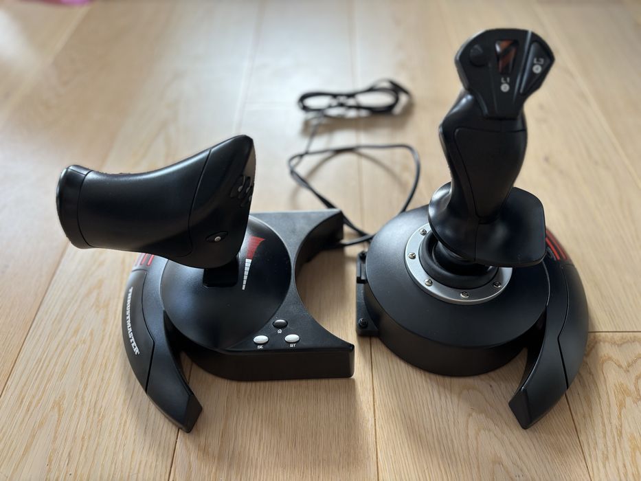 Thrustmaster T-Flight HOTAS X - stan idealny, bez pudełka