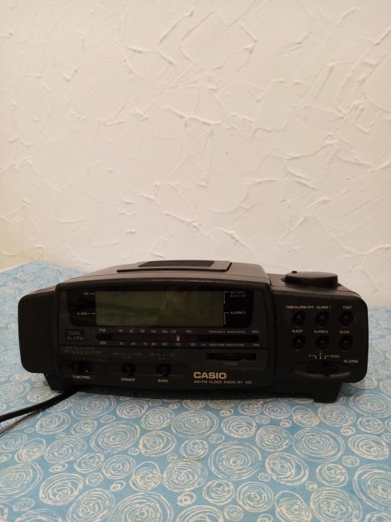 Stary radio budzik Casio Japan