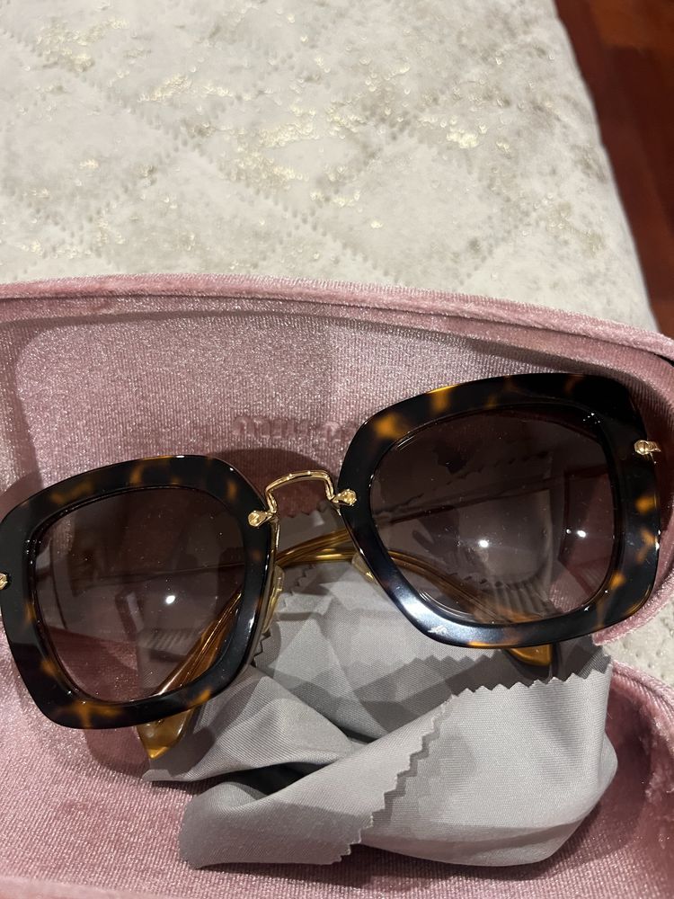 O ulos de sol Miu Miu
