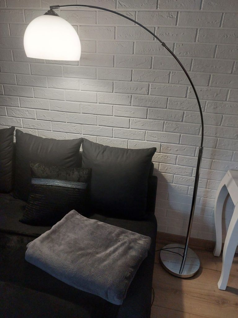 Lampa stojąca łukowa