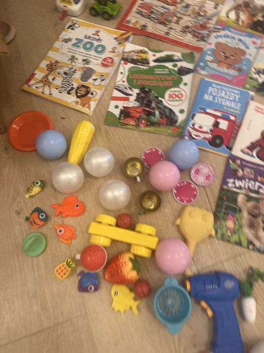Oddam zabawki i kolorowanki