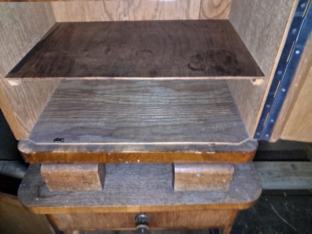 stara szafka z epoki prl