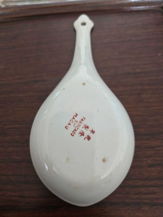 Tigela e colher rara em porcelana  (macau)