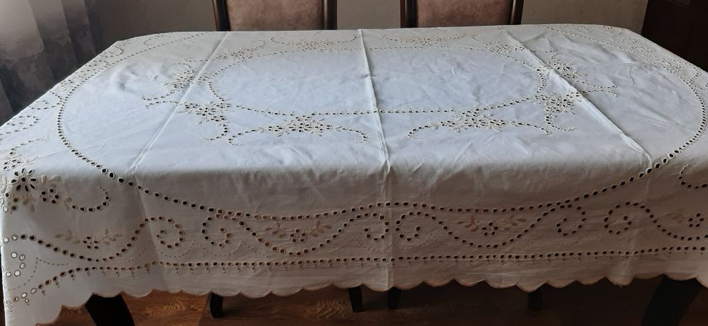 Льняная  скатерть ришелье