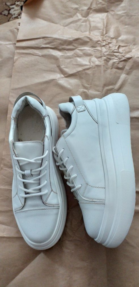 Білі кросівки 41 розмір