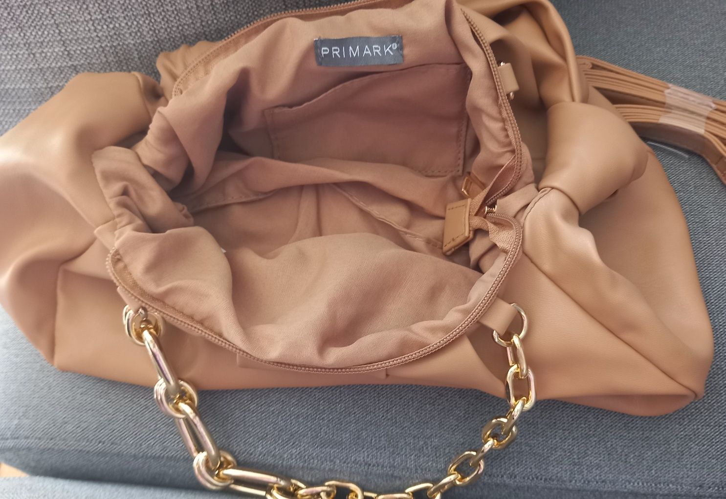 Carteira bege e dourado, marca Primark