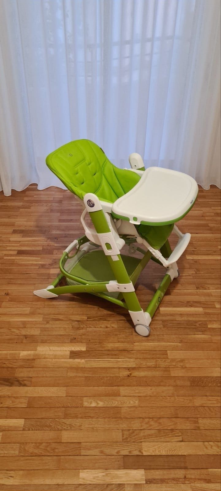 Cadeira alta para criança com mesa