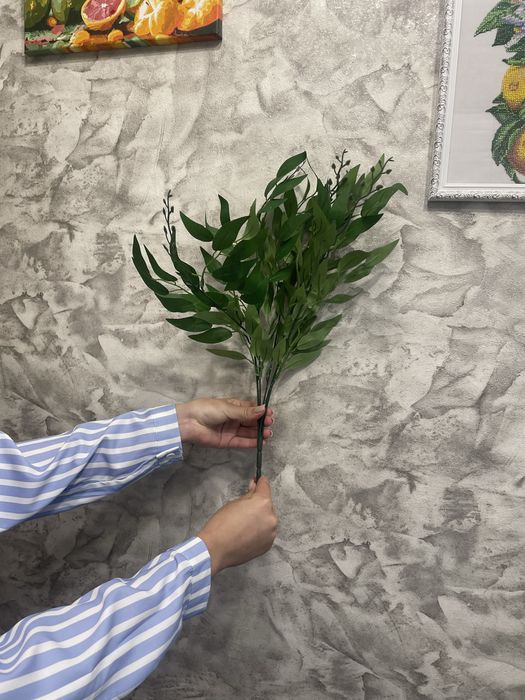 Штучні квіти та зелень