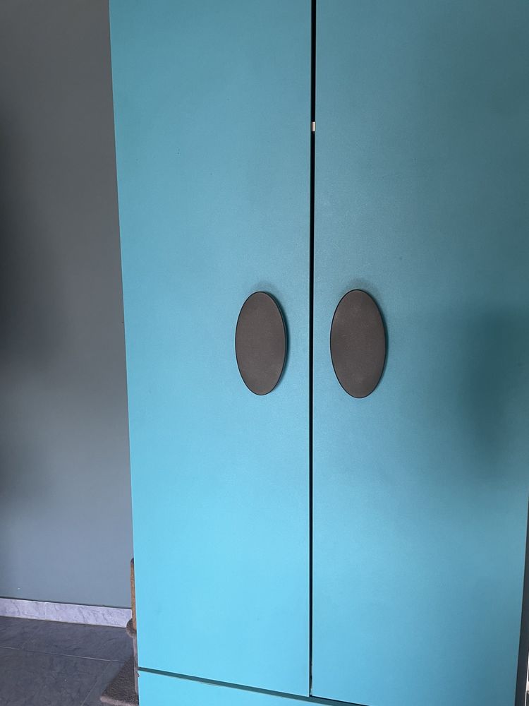 Roupeiro azul de duas portas