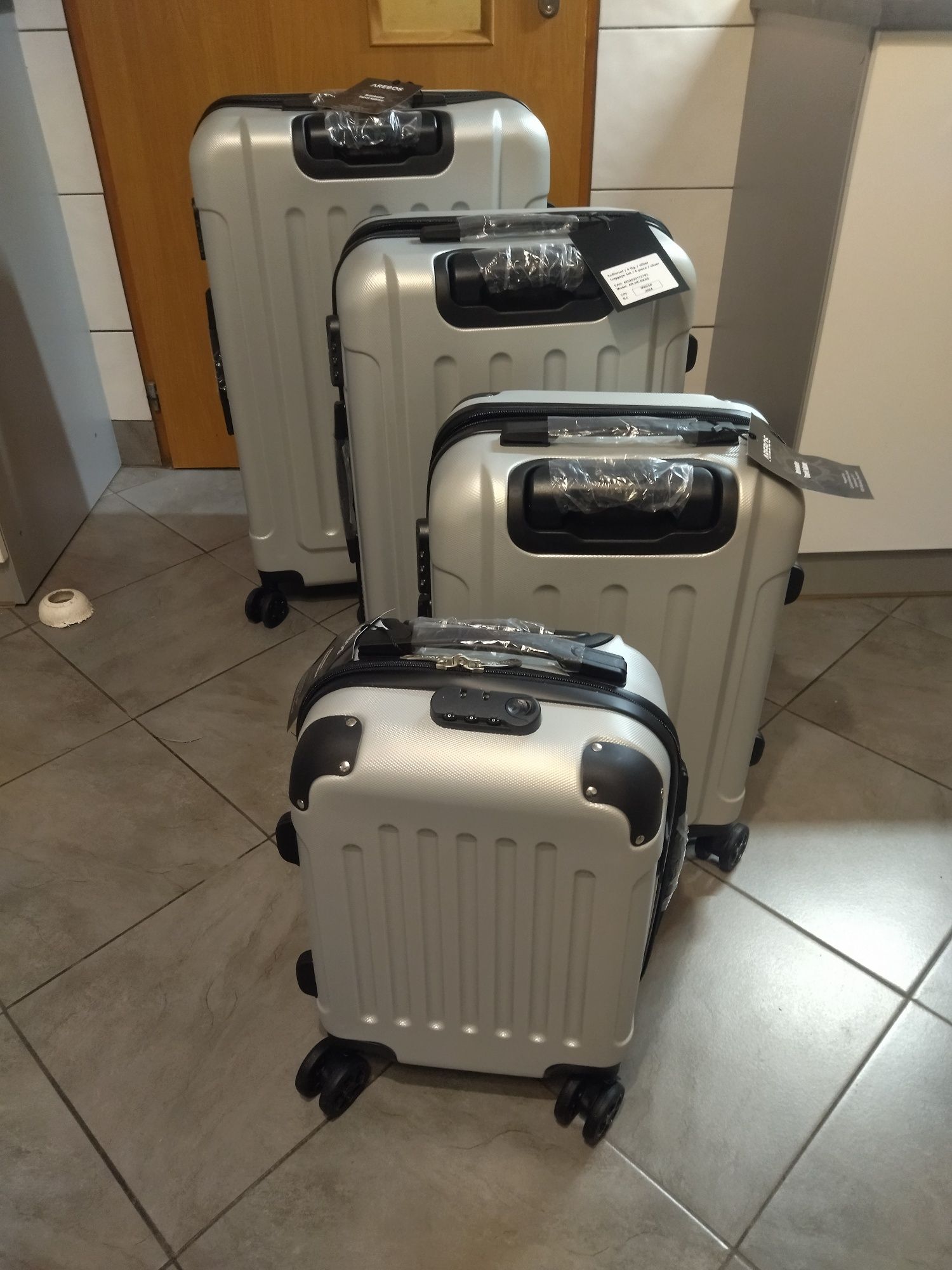 Walizka podróżna Zestaw 4 walizek z twardą skorupą