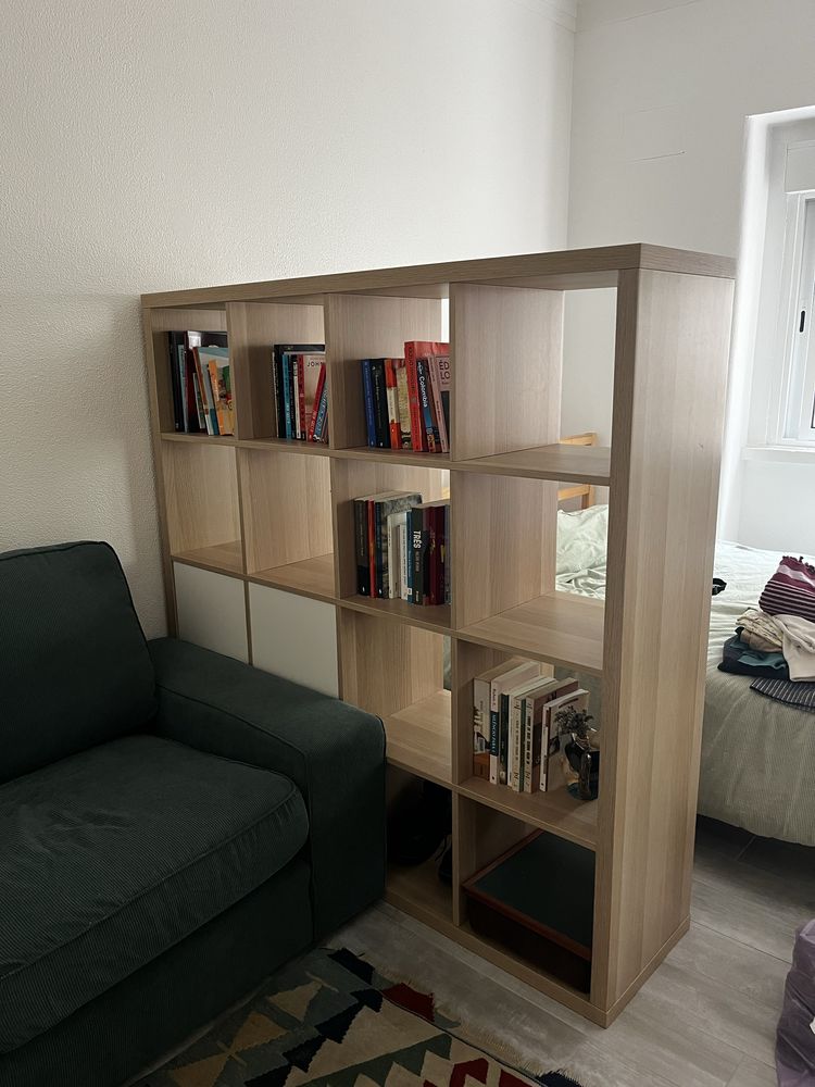 Estante IKEA com gaveta