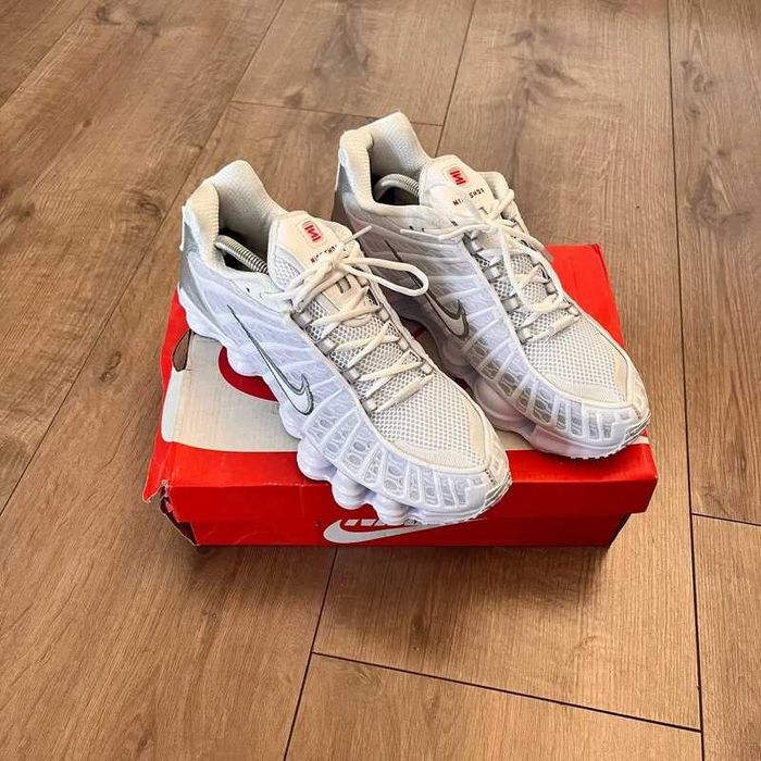 Buty-Trampk-Nike Shox White R.39