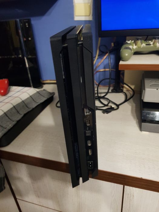 Ps4 pro 7016b sprzedam