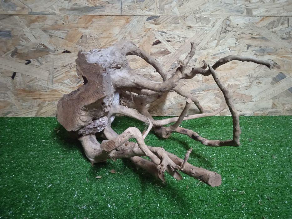 Korzeń do akwarium Red Moore Wood nr 726 o wymiarach 36/24/35