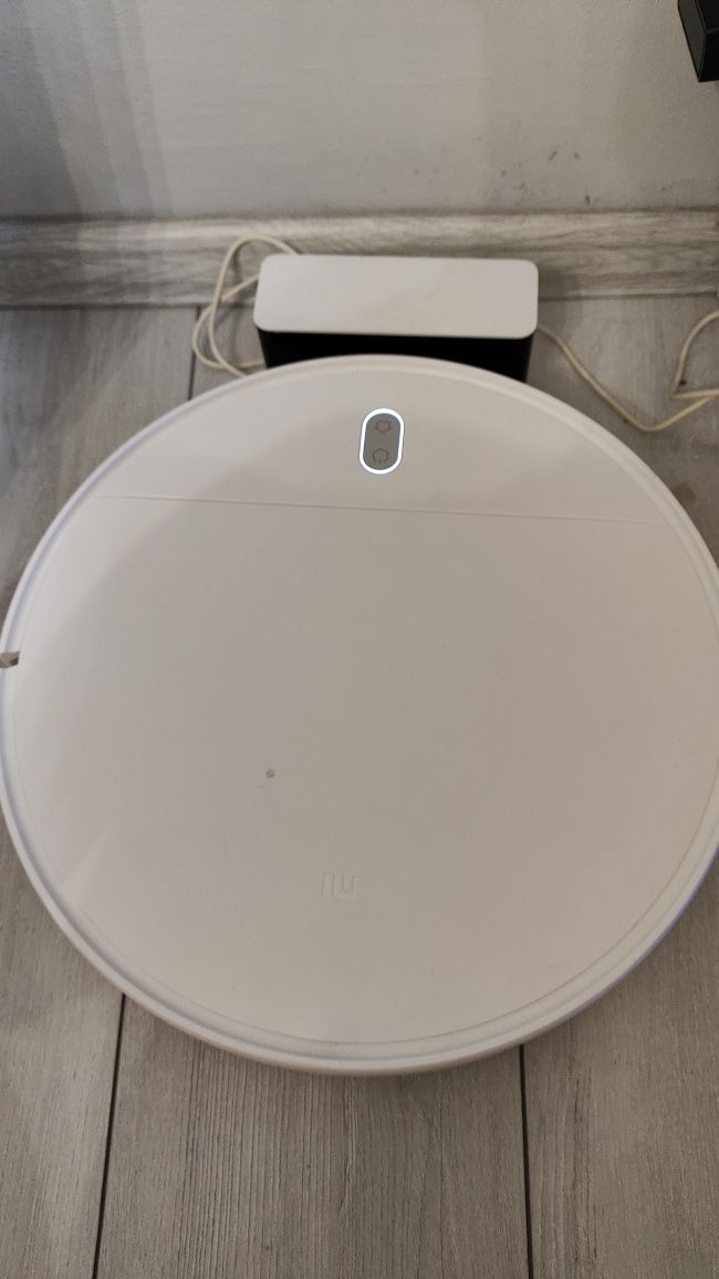 Продам робот-пилосос Xiaomi Mi Robot Vacuum-Mop Essential