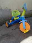 Triciclo a pedais