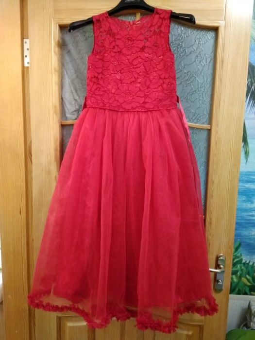 Платье нарядное красное 122-128 см