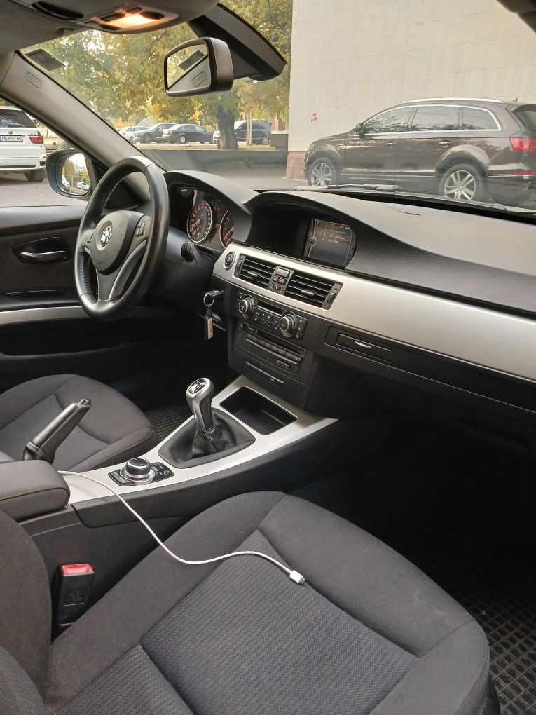 Bmw E91 320i 2012 року