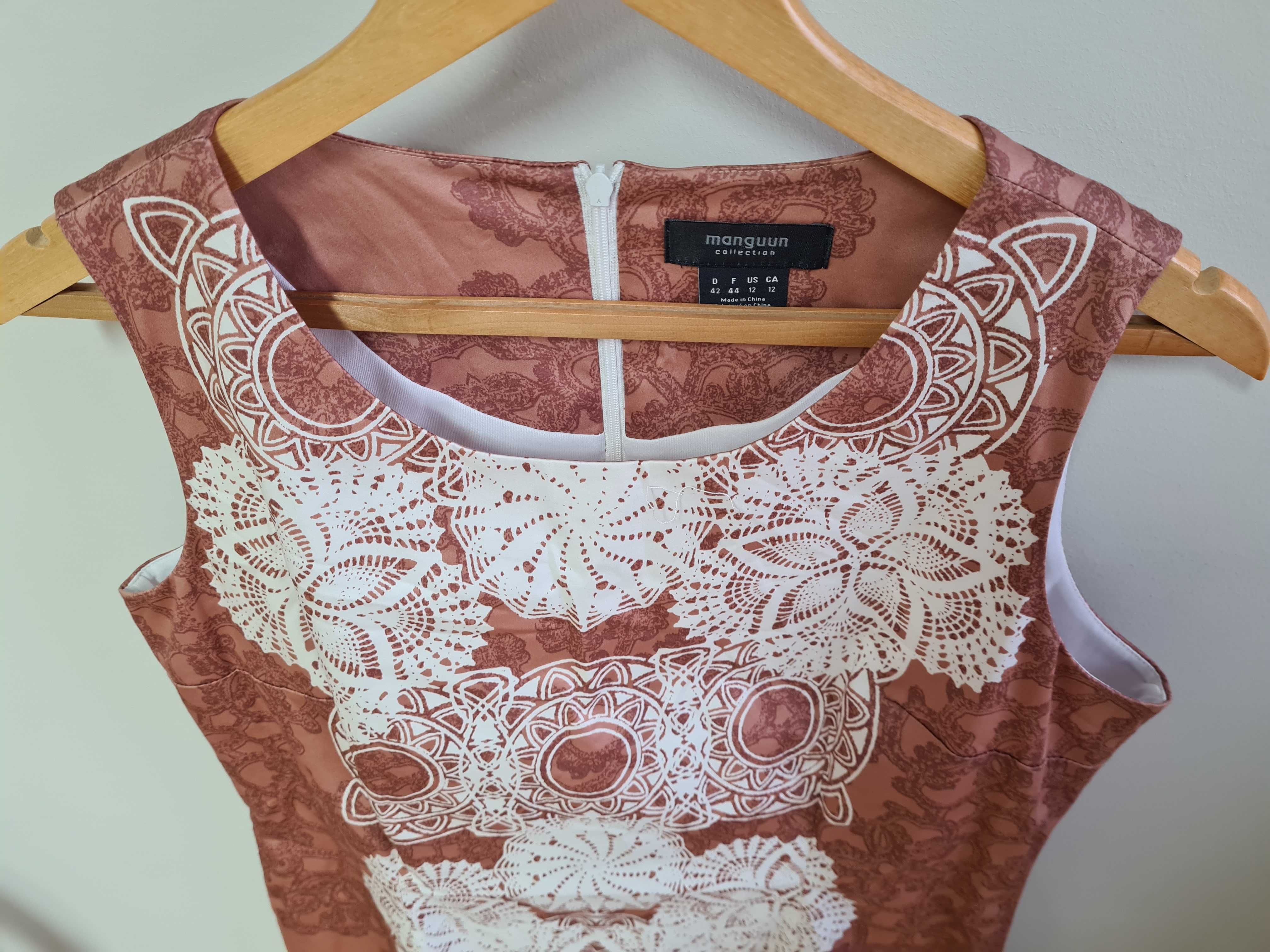 Sukienka Magnum 44 dopasowana xl różowa xxl elegancka ornamenty