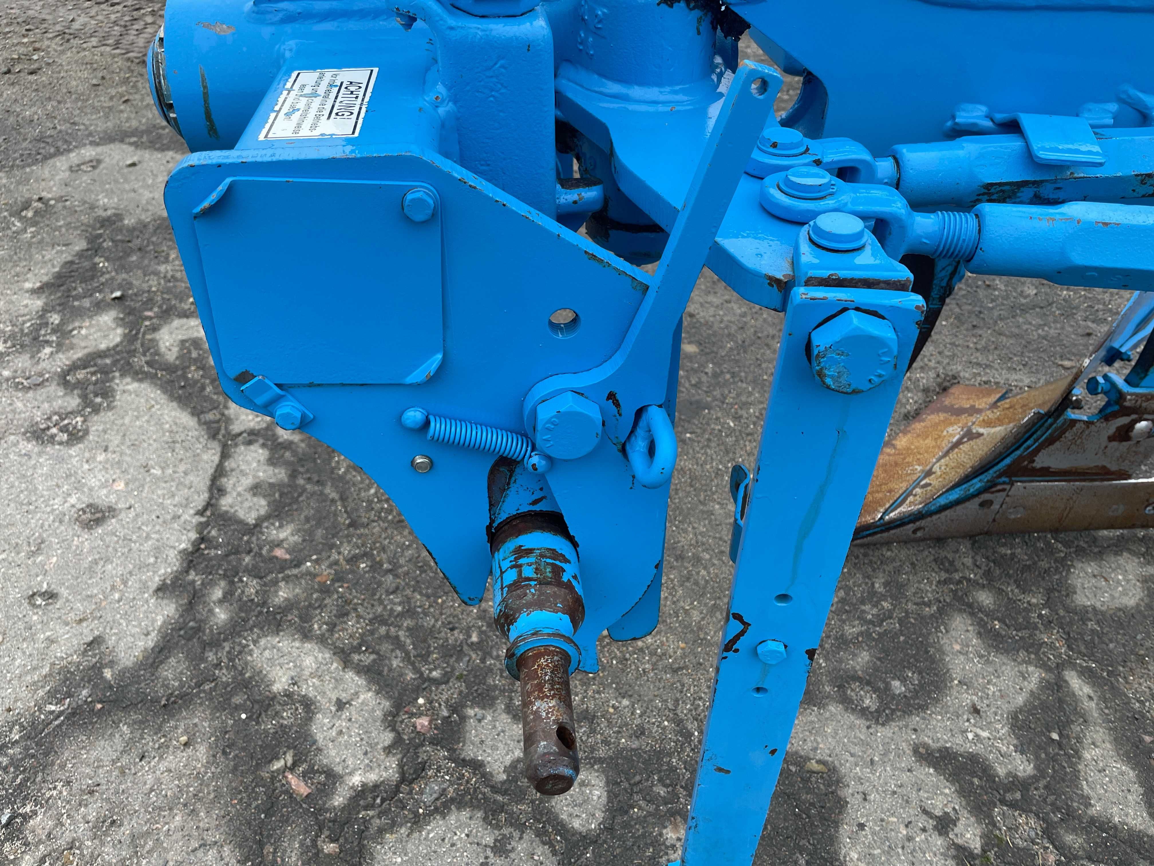 Плуг оборотний 3-корпусний Lemken opal 110 090 90