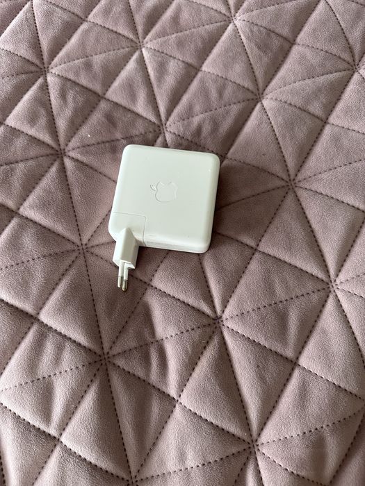 Оригінальне зарядне для MacBook Pro (2019)
