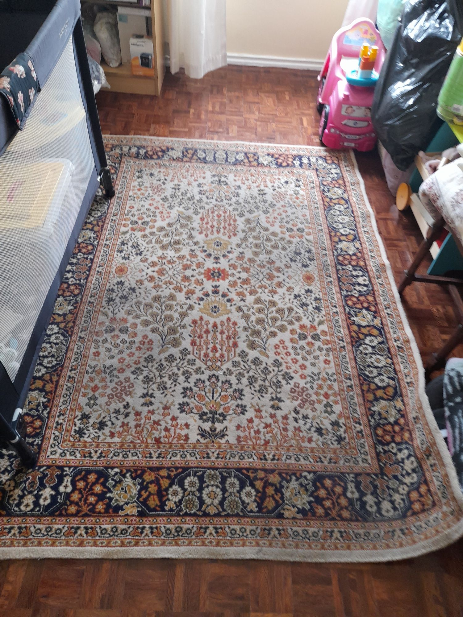 Carpete persa em muito bom estado