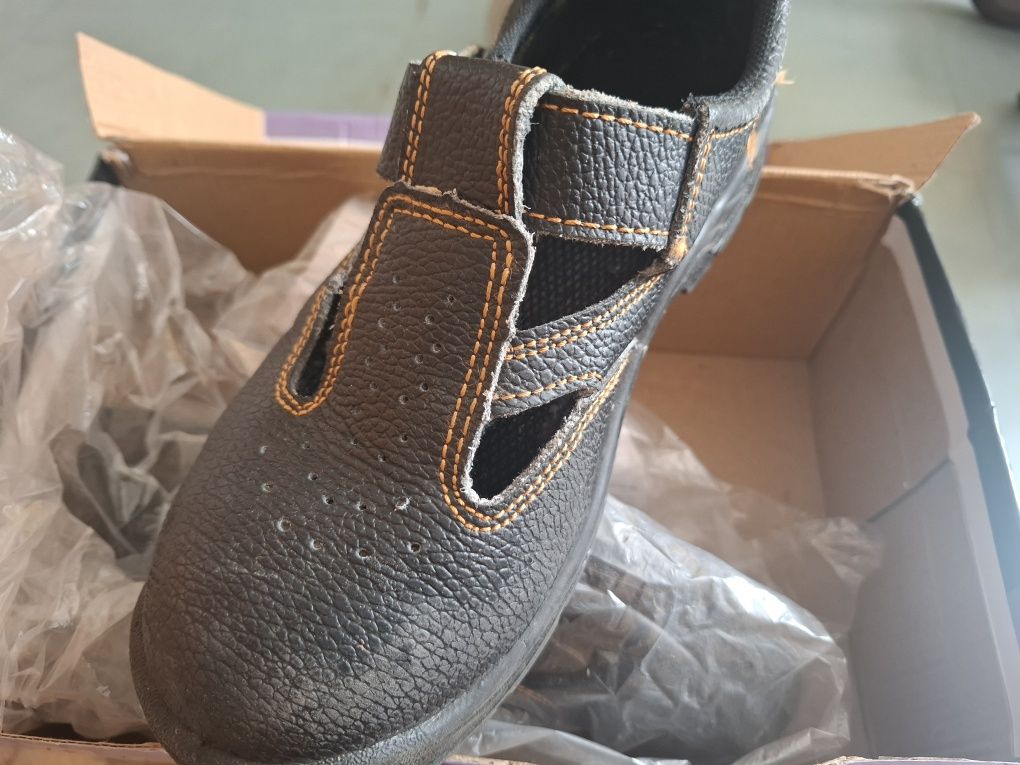 Buty robocze ( sandały ochronne). Rejs. R-44