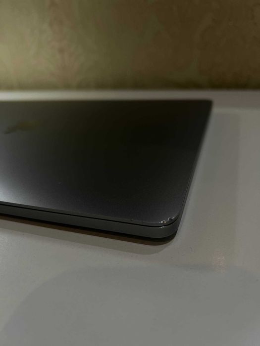MacBook Pro 13″ (2019) | Intel Core i5 | 8 GB RAM | 128 GB SSD