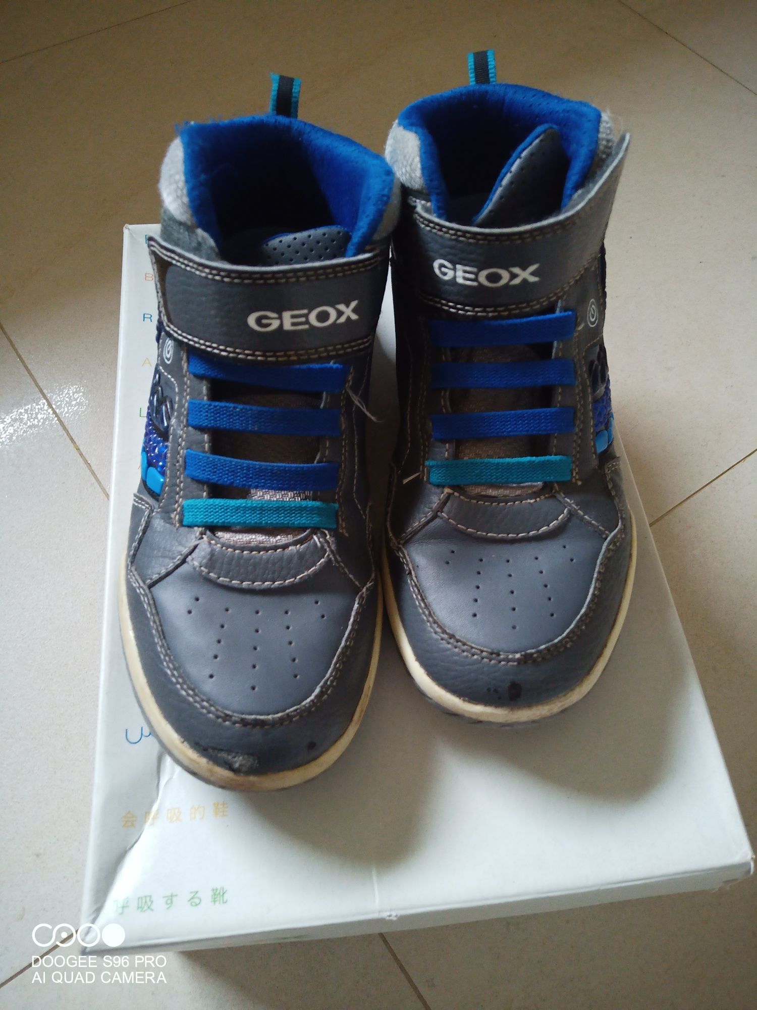 Buty trzewiki  Geox świecące r. 35