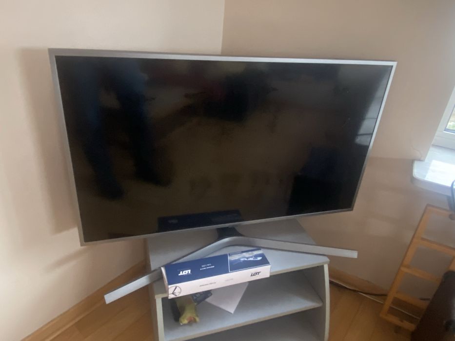 Telewizor samsung model ue43ru7472u  - uszkodzony ekran