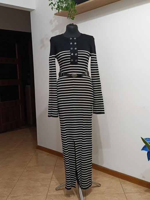 Długa sukienka z dzianiny w paski