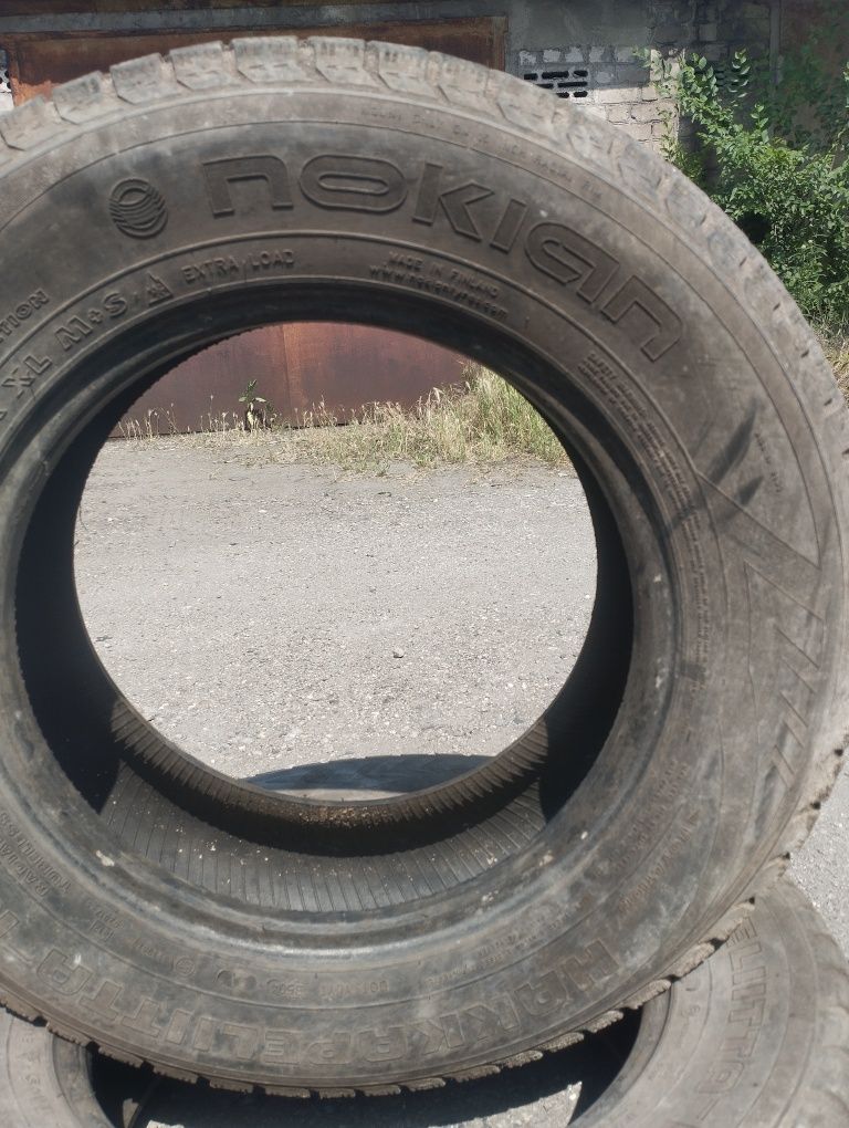 Nokian 205/70/15, 100r