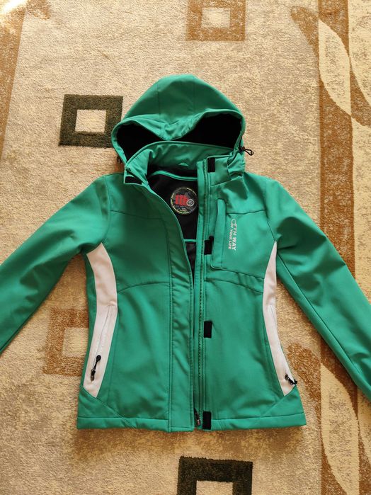 Куртка жіноча Softshell