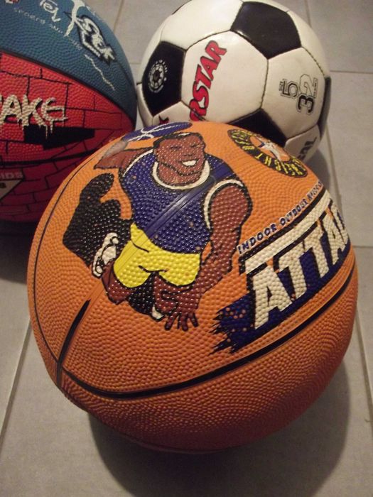 Trzy piłki 2 kosz 1 siatka uszkodzone