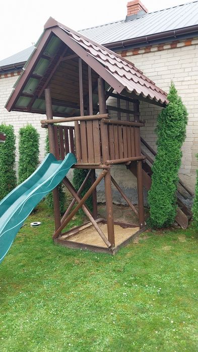 Domek dla Dzieci z Zjeżdżalnią