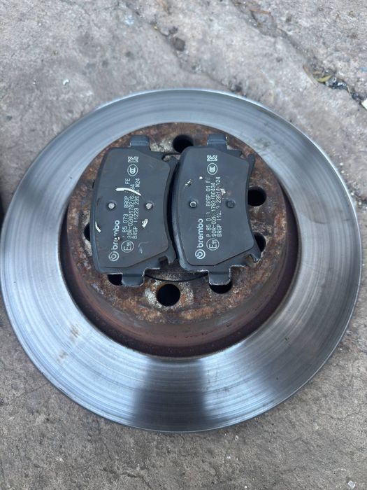 Задние диски колодки passat B 6 B 7 CC