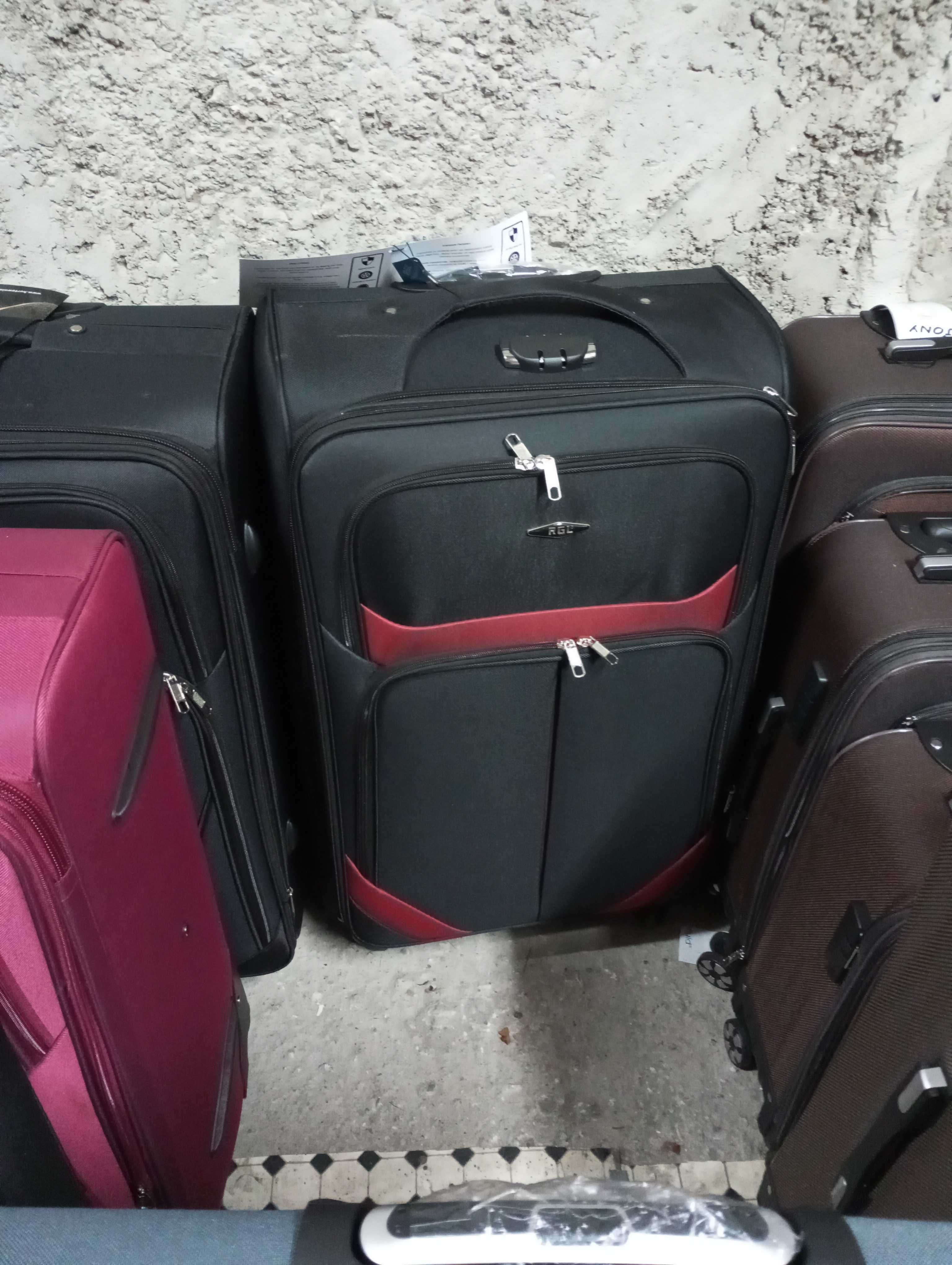 Walizka duża xxl podróżna na 4 kołach z grubej codury