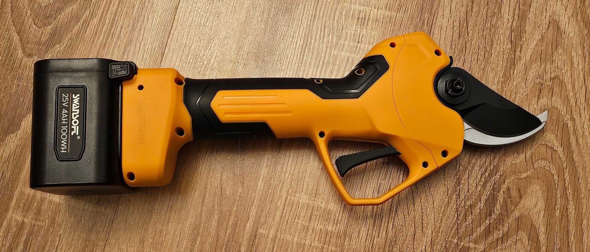 Sekator elektryczny akumulatorowy Swansoft PRU-45 2x 4Ah + ostrza