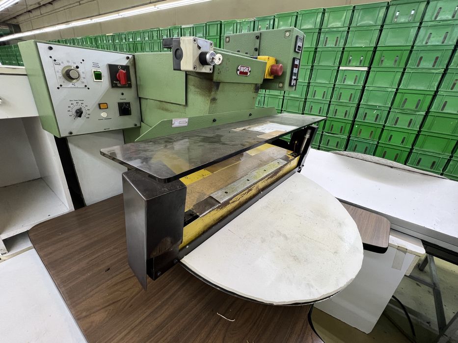Maquina prensa colar tela