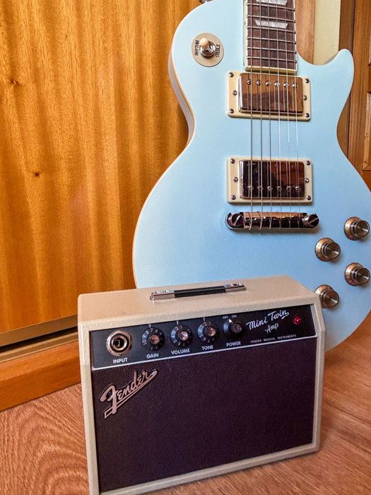 Guitarra Elétrica + Mini Amplificador + Cabo + Bolsa — Kit Completo!