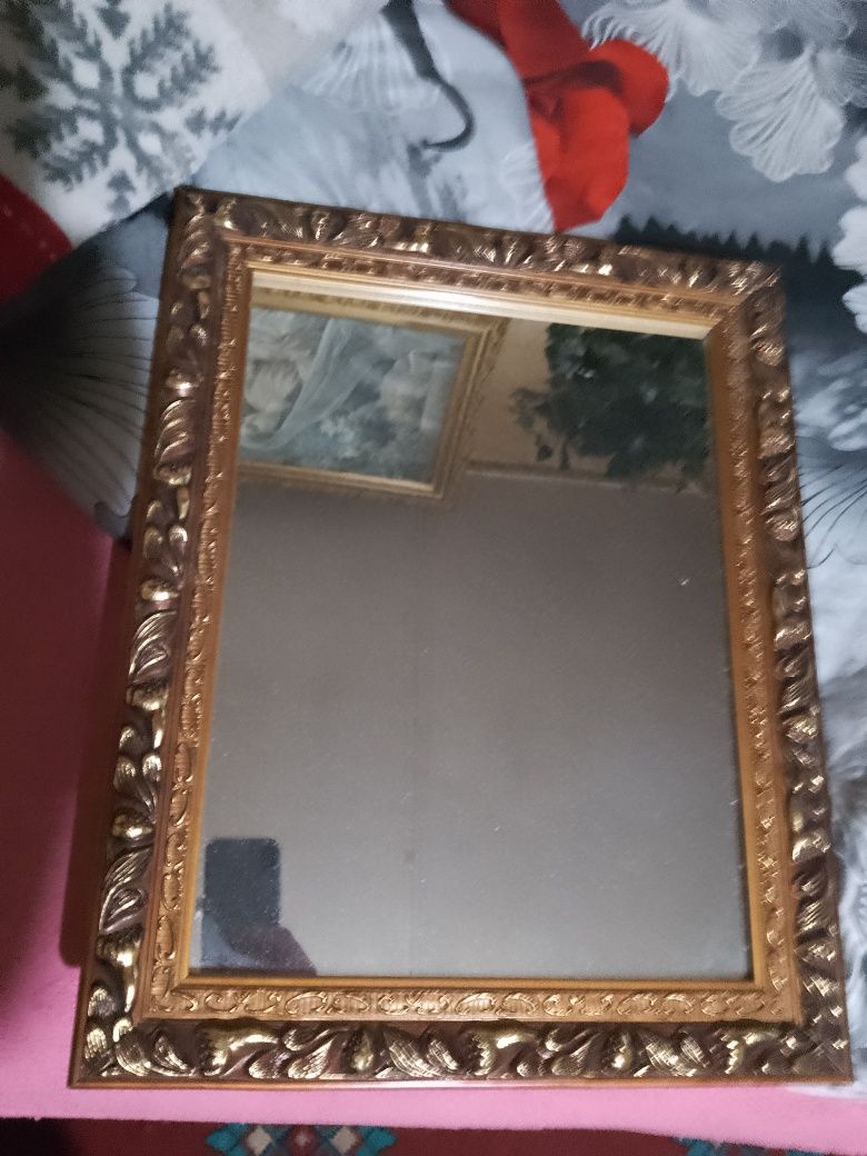 Lustro drewniane ze zdobieniami