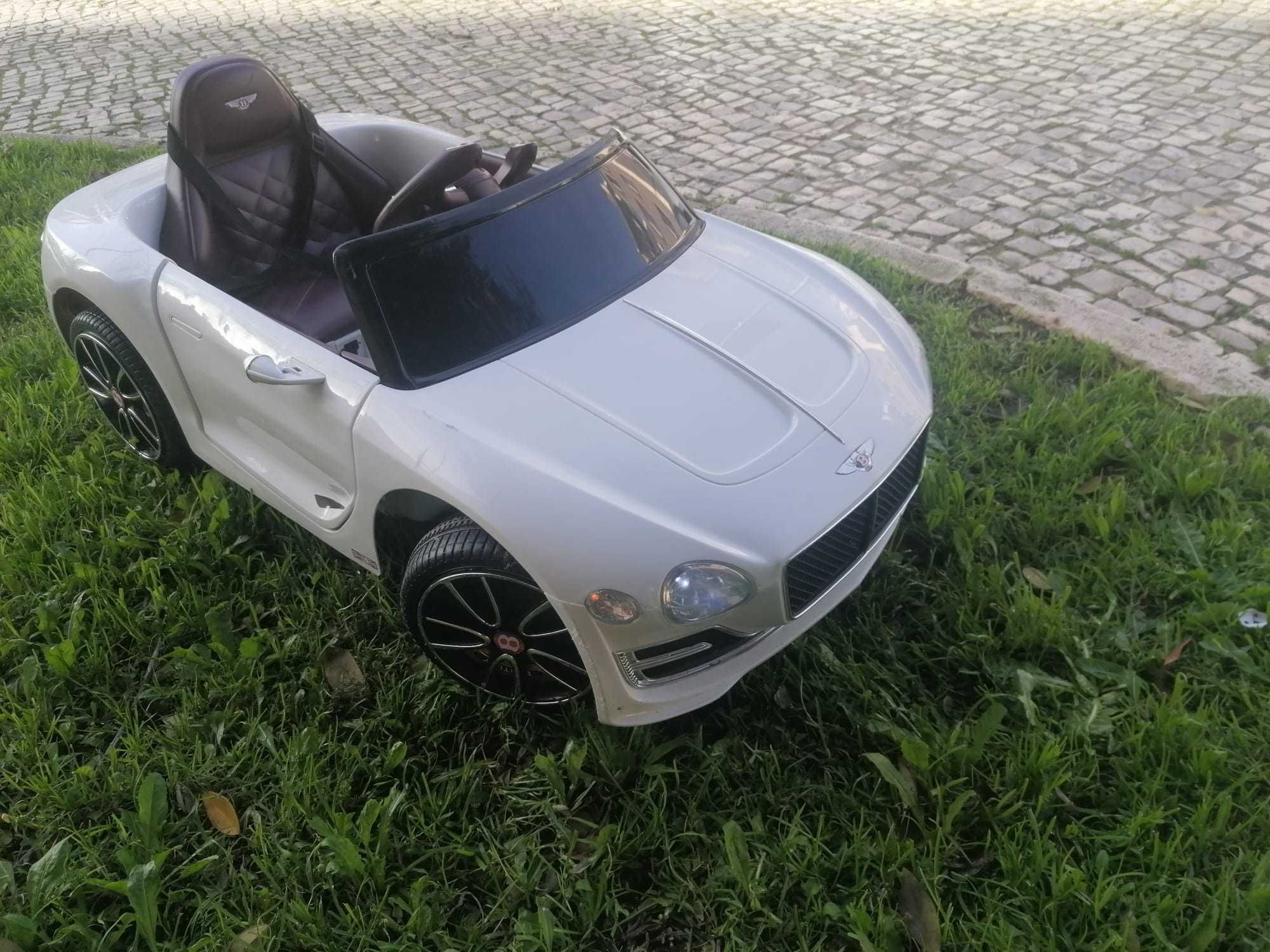 Carro Bentley a bateria