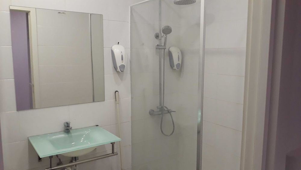 QUARTO CASAL. Metro Baixa Chiado. Centro Lisboa. Ler texto.