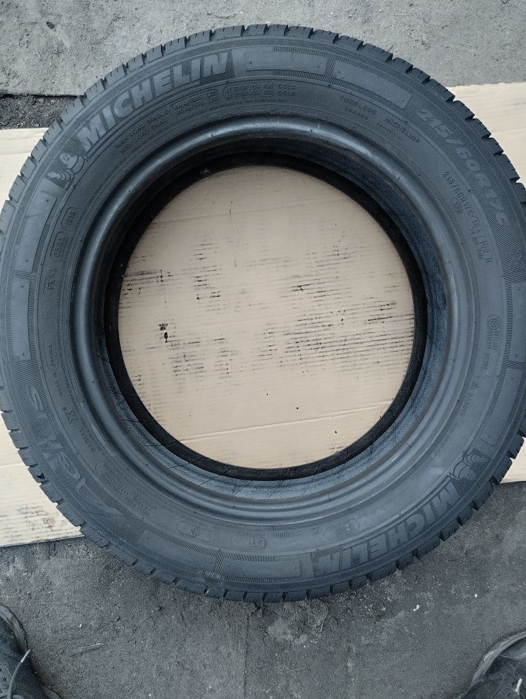 Продам шини 215/60R17C