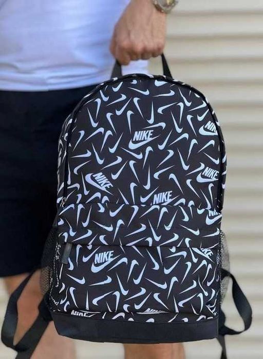 Молодіжний чорний рюкзак Nike - зручний, легкий і стильний