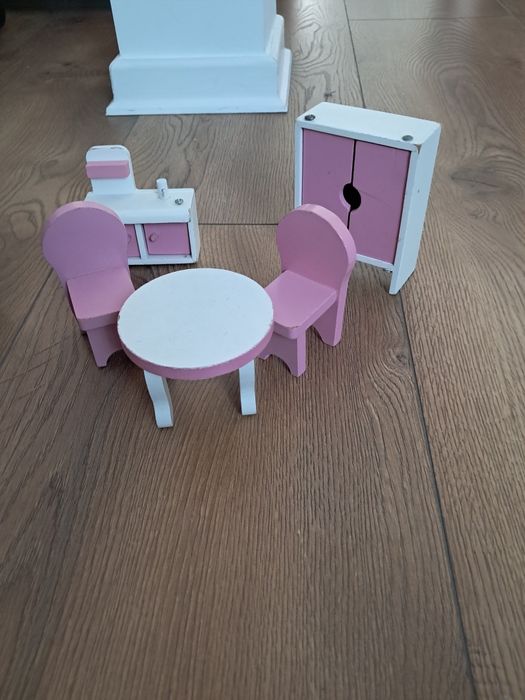 Mebelki do domku dla lalek