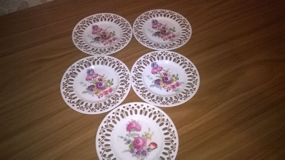 Talerzyki deserowe Victoria-ażurowe SYGNOWANE.Porcelana