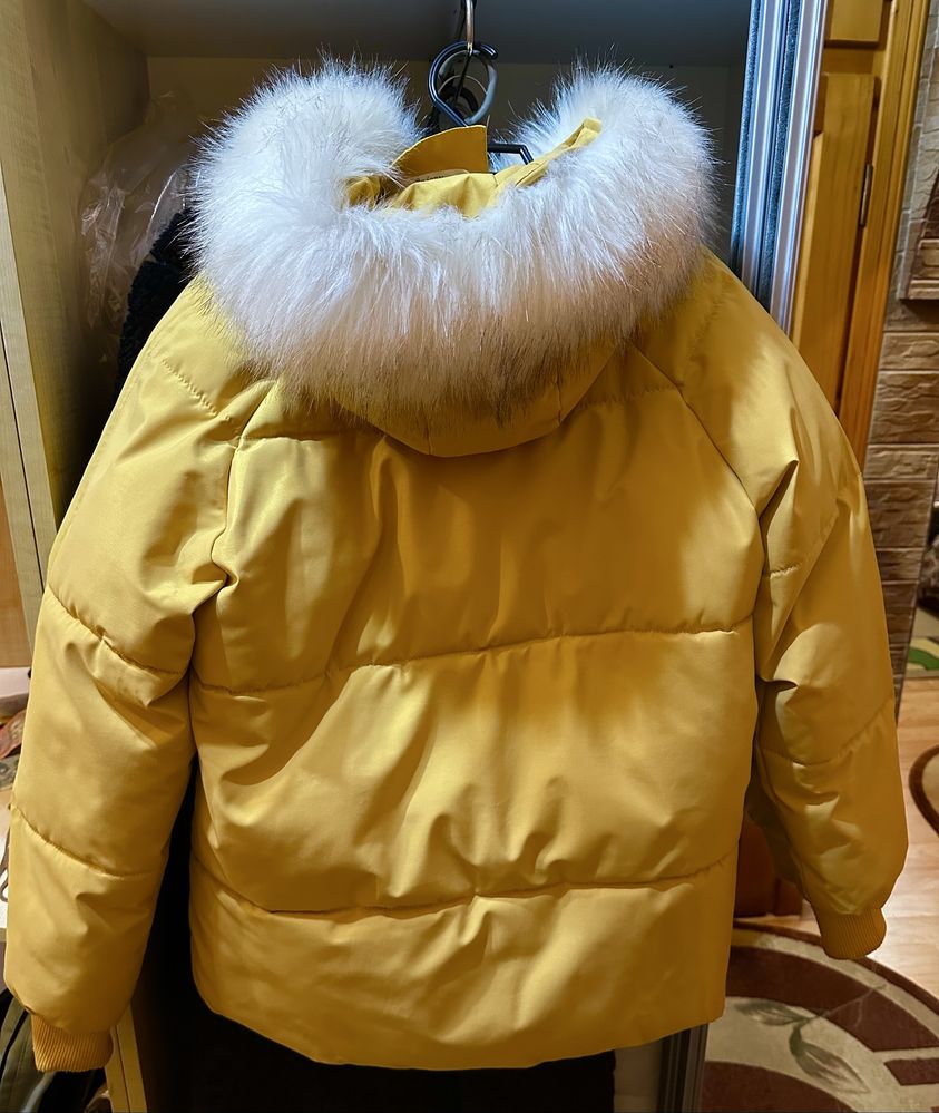 Зимова куртка з капюшоном
