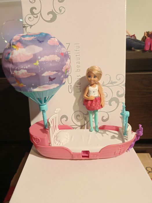 Sprzedam lalkę Barbie.