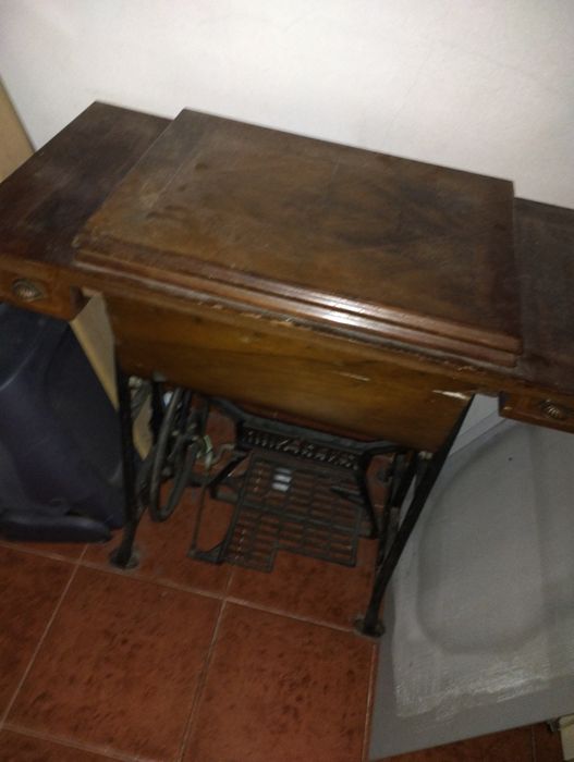 Máquina de costura antiga+ de 50anos funcional